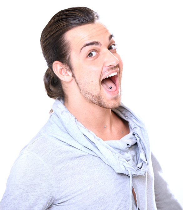 Valerio Scanu a Bitchyf.it: ‘Sono impegnato in una seria relazione d’amore con le uniche persone che non invadono la mia vita con domande idiote e non fanno allusioni: i miei cani!’ preview