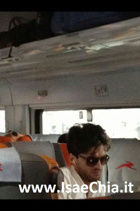 Andrea Offredi stamattina in treno a Napoli: foto inedita preview