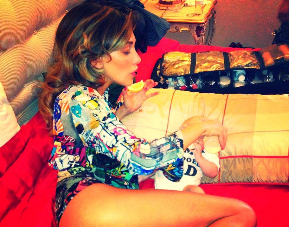 Belen Rodriguez pubblica una nuova foto col piccolo Santiago: foto article-post