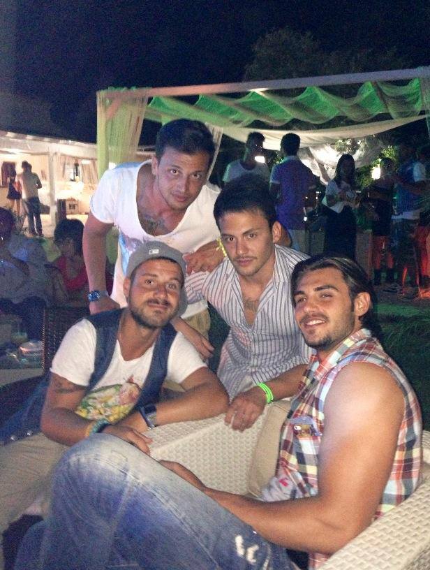 Francesco Monte ieri sera a Taranto con amici: foto preview