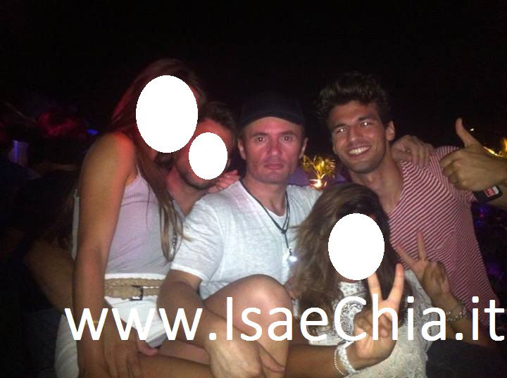 Andrea Offredi ieri sera con amici: foto inedite preview