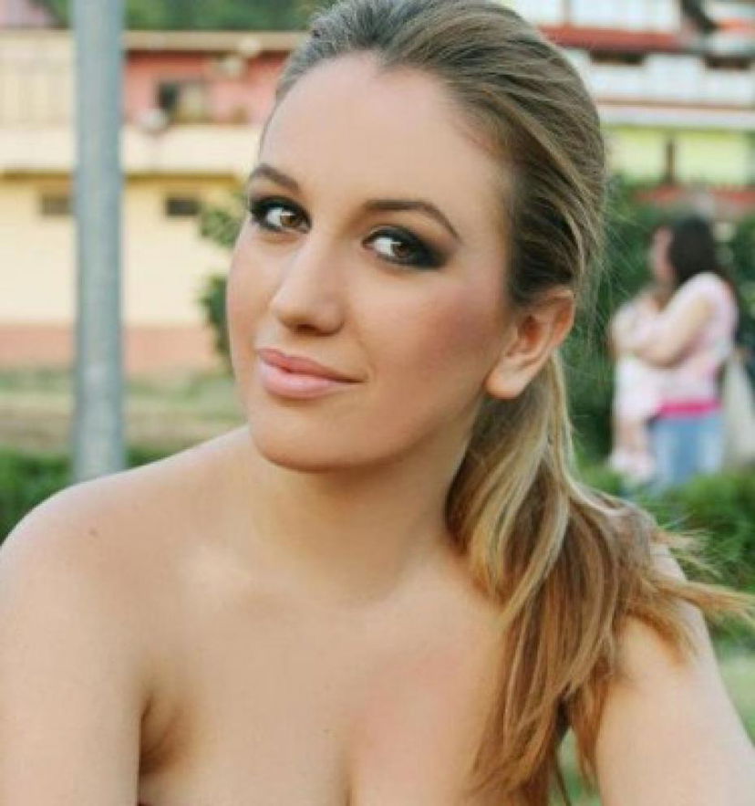 Il video ufficiale di ‘Baciami e basta’, il primo singolo di Elhaida Dani scritto da Kekko Silvestre preview