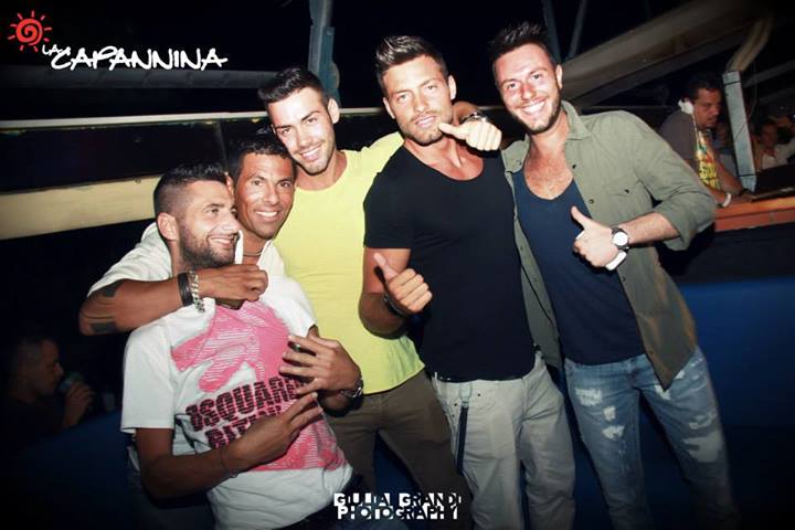 Eugenio Colombo in discoteca con il fratello Vincenzo e gli amici: foto preview