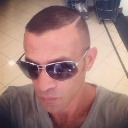 Il nuovo look di Gianni Sperti: foto article-post