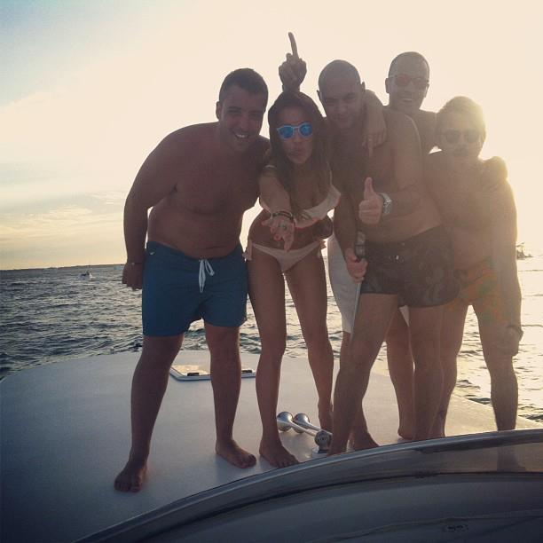 Teresanna Pugliese a Ibiza con gli amici: foto article-post