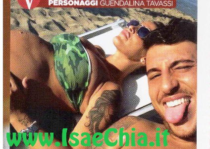 Guendalina Tavassi: Pancione da spiaggia preview