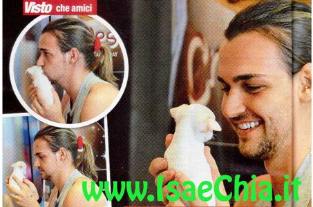 Dopo il ritocchino, Valerio Scanu va in ferie con il suo…harem! preview