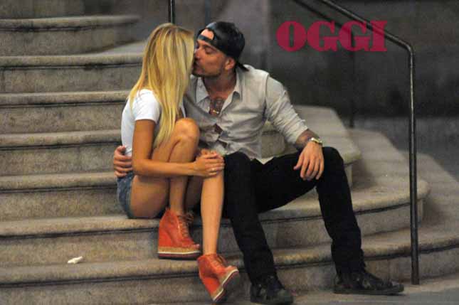 Elena Morali e Guè Pequeno: le foto della nuova coppia dell’estate preview