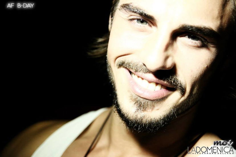 Francesco Monte in discoteca con gli amici: foto preview