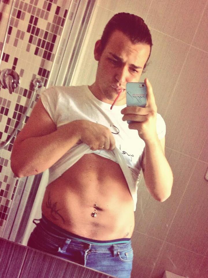 Valerio Scanu al mare: le foto da Twitter preview