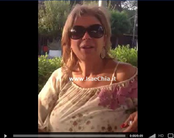 Tina Cipollari dal Kenya saluta tutti i suoi fan: video