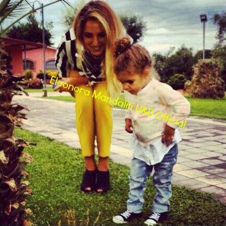 Eleonora Mandaliti: nuove foto con la piccola Penelope e la comunicazione dalla sua fanpage ufficiale… preview