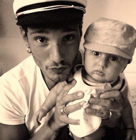 Stefano De Martino e Belen Rodriguez con il piccolo Santiago: foto preview