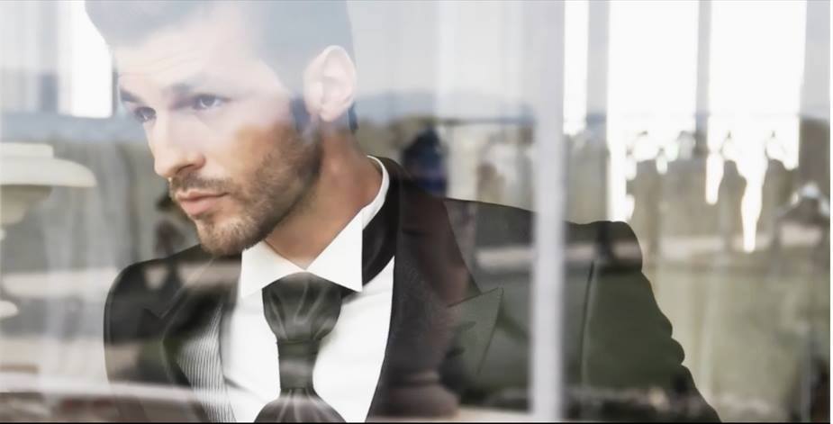 Andrea Offredi nel backstage del servizio fotografico per la collezione sposo di Carlo Pignatelli: video e foto article-post