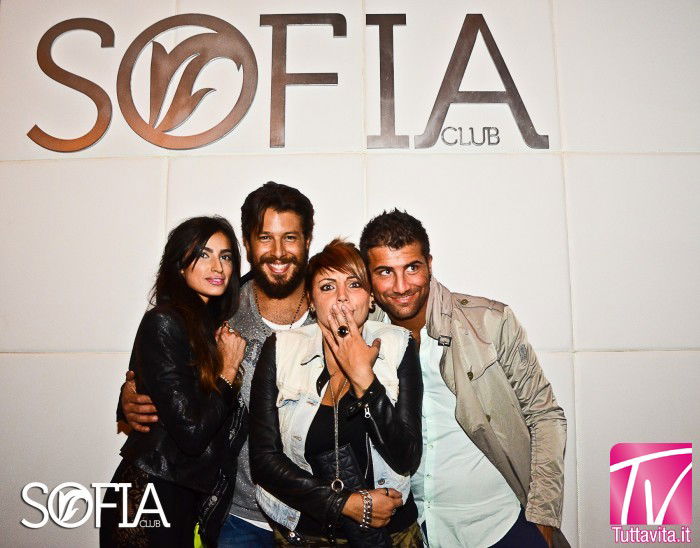 Paky Covelli, corteggiatore di Anna Munafò, in discoteca con gli ex gieffini Gaia Bruschini, Yassine Mokdad e Valentina Lanotte (foto) article-post