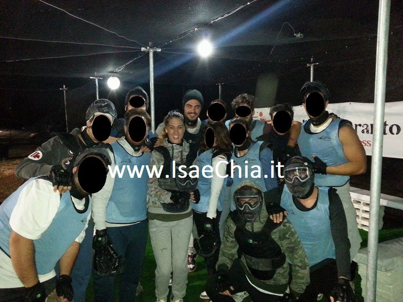 Francesco Monte e Cecilia Rodriguez giocano a Paintball con gli amici: foto preview