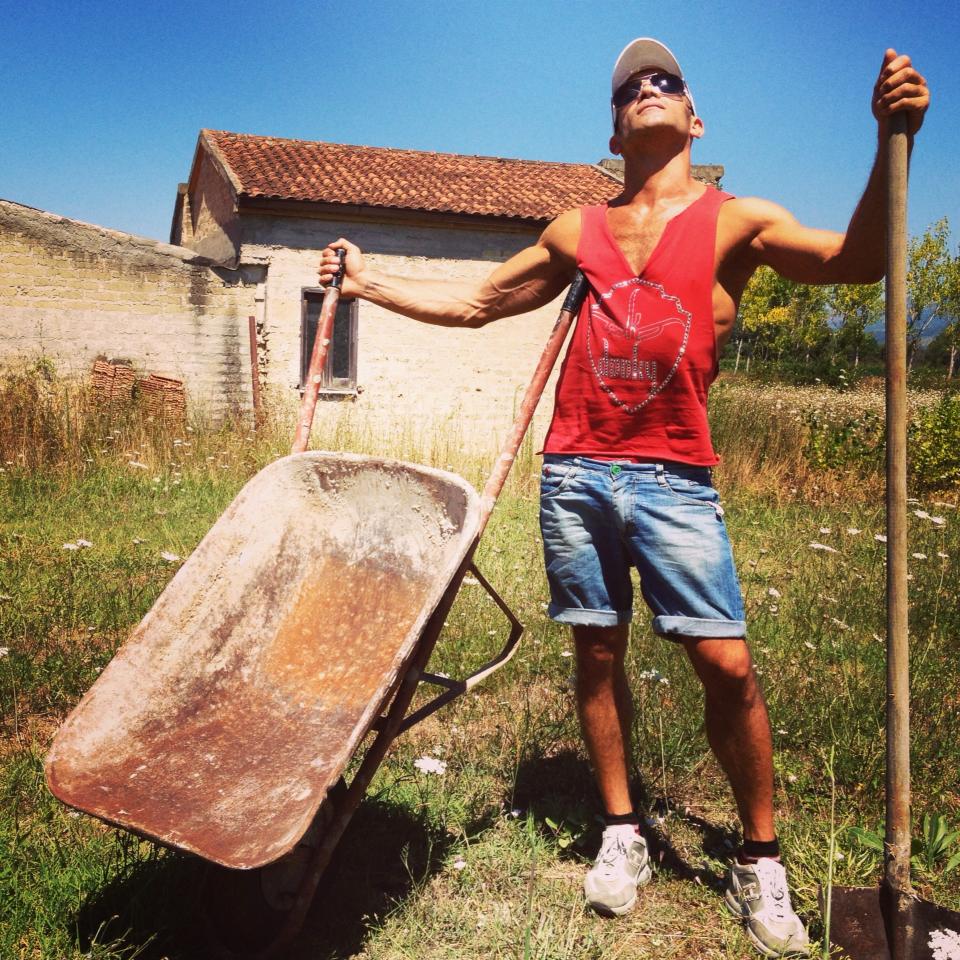 Gianni Sperti: foto inedite dell’opinionista di ‘Uomini e Donne’ article-post