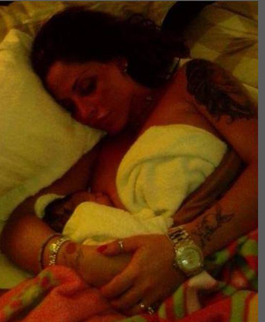 Guendalina Tavassi: le prime foto con la piccola Chloe preview