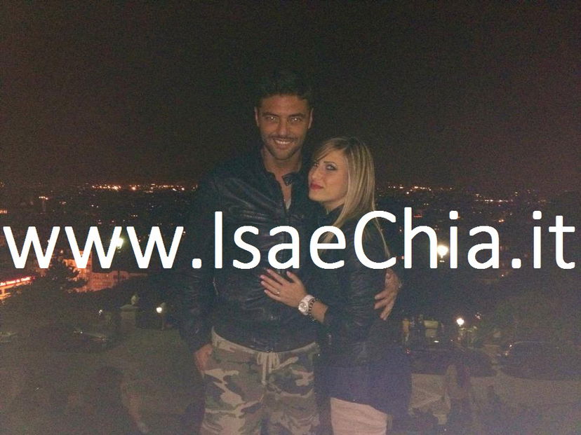 Marco Meloni e la fidanzata Valeria a Parigi: foto inedite preview