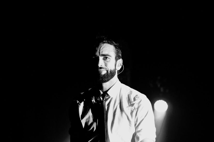 Fattore M: spazio dedicato a Marco Mengoni. Si è concluso a Milano “L’essenziale Tour 2013”: cronaca, foto e video della serata. In anteprima il trailer di #PRONTOACORREREILVIAGGIO. Pubblicate le date dei firmacopie promozionali. Marco agli Home Visit di XFactor7: video. La partenza per gli States per partecipare all’Hit Week Live 2013… preview