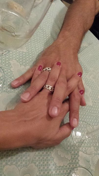 Serena Enardu e Pago si scambiano le fedine per il loro primo anno d’amore: foto preview