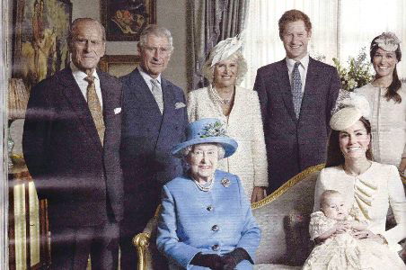 Tutta la Royal Family insieme per il piccolo George preview