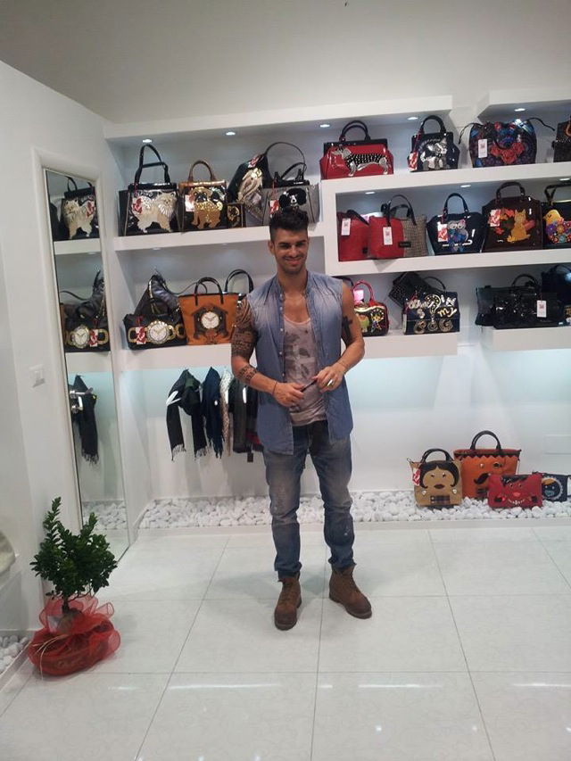 Cristian Gallella ospite ad un’inaugurazione: le foto preview