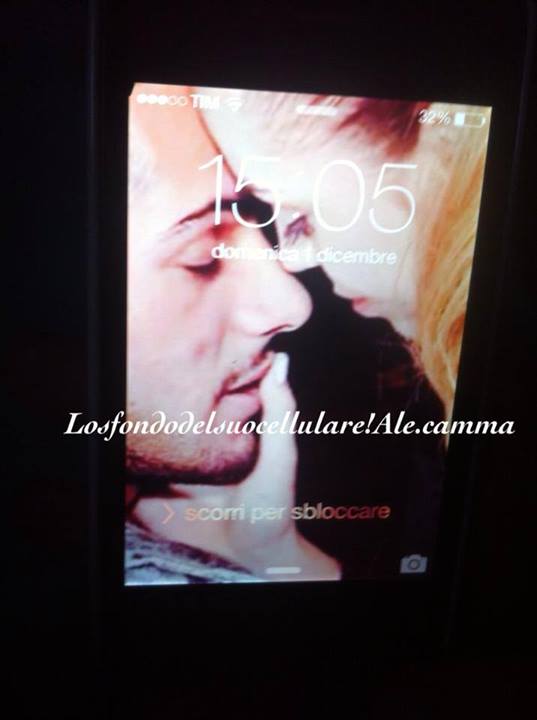 Alessia Cammarota mette una foto sua e di Aldo Palmeri come sfondo del cellulare: foto preview