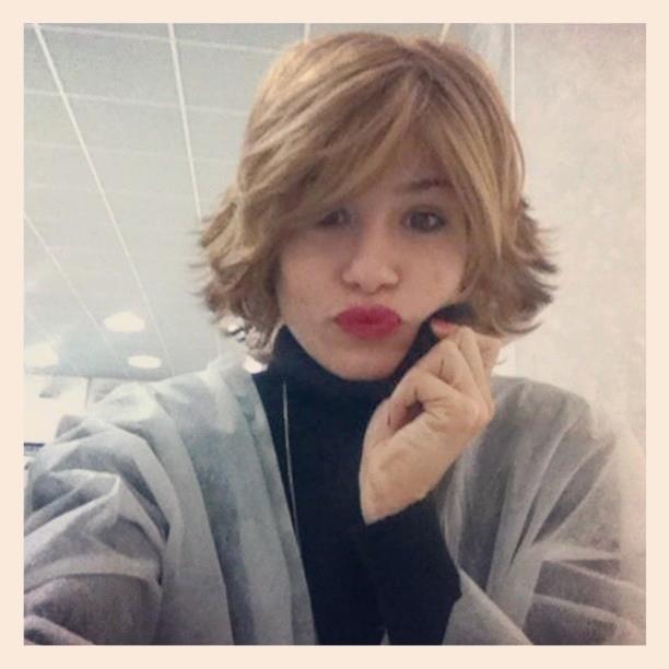 Claudia D’Agostino taglia i capelli e li fa biondi… ma era uno scherzo! (foto) preview