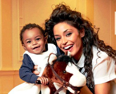 Raffaella Fico: “Auguri Pia! Ti regalo un papà!” preview