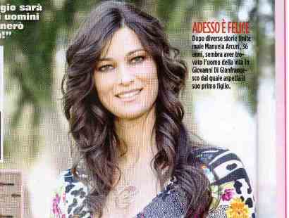 La mamma più sexy è…Manuela Arcuri! preview