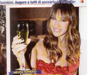 Tra desideri e speranze, i volti più amati ci affidano riflessioni sulle feste e sull’anno che verrà. Melita Toniolo: “Più fortuna a tutti!” preview