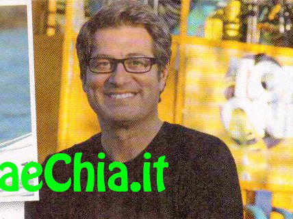 Il passato di Enrico Papi: Dormivo in macchina e lavoravo perchè non facevo…piovere preview