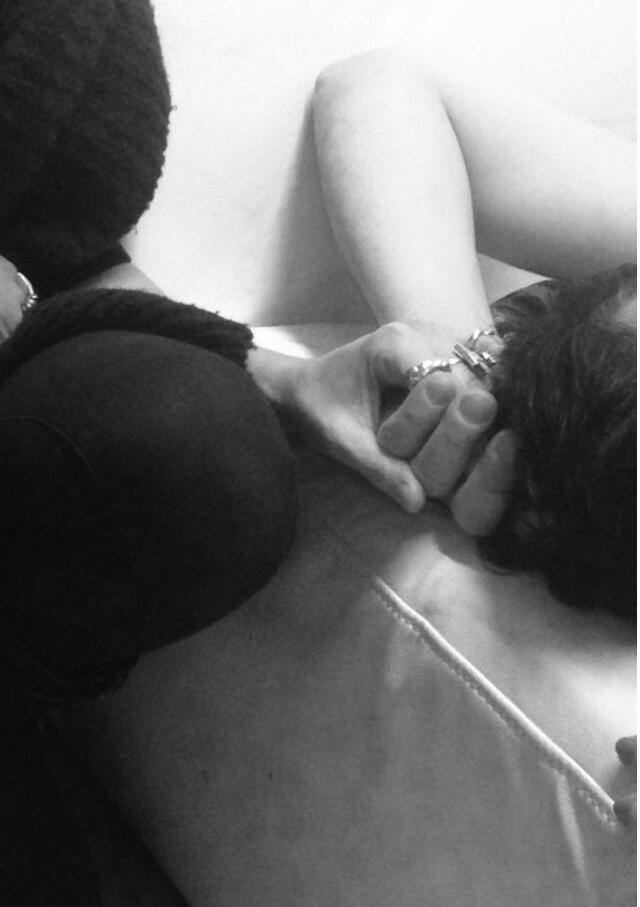 Morgan ed Asia Argento: mano nella mano in uno scatto inedito pubblicato su Facebook preview