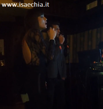 Andrea Offredi e Claudia D’Agostino alle prese con il Karaoke: il video