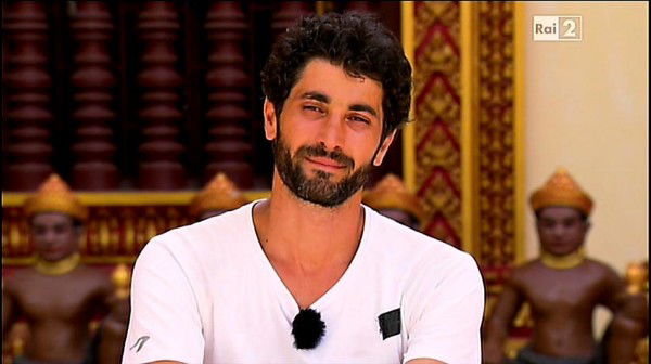 Angelo Costabile shock su Facebook: ‘I carabinieri non mi hanno multato perché fan di “Pechino Express”!’ preview