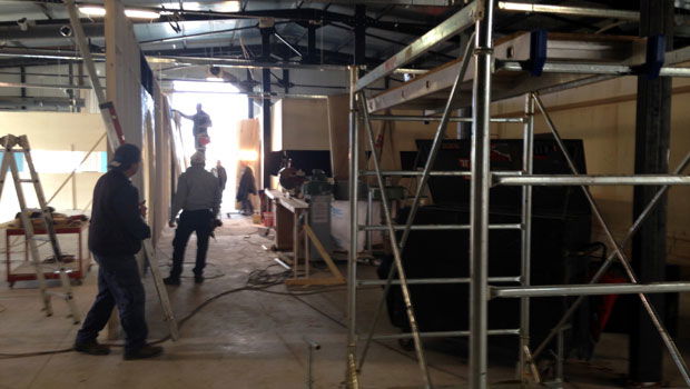 ‘Grande Fratello 13’: le foto della nuova casa in costruzione dopo l’incendio di dicembre preview