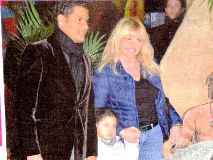 A 50 anni Antonella Clerici l’ha capito: a papà Eddy Martens bisogna dare spazio, ma non troppo… article-post