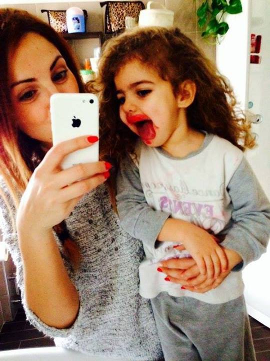 Eleonora Mandaliti: nuove foto. E su Facebook scrive… article-post