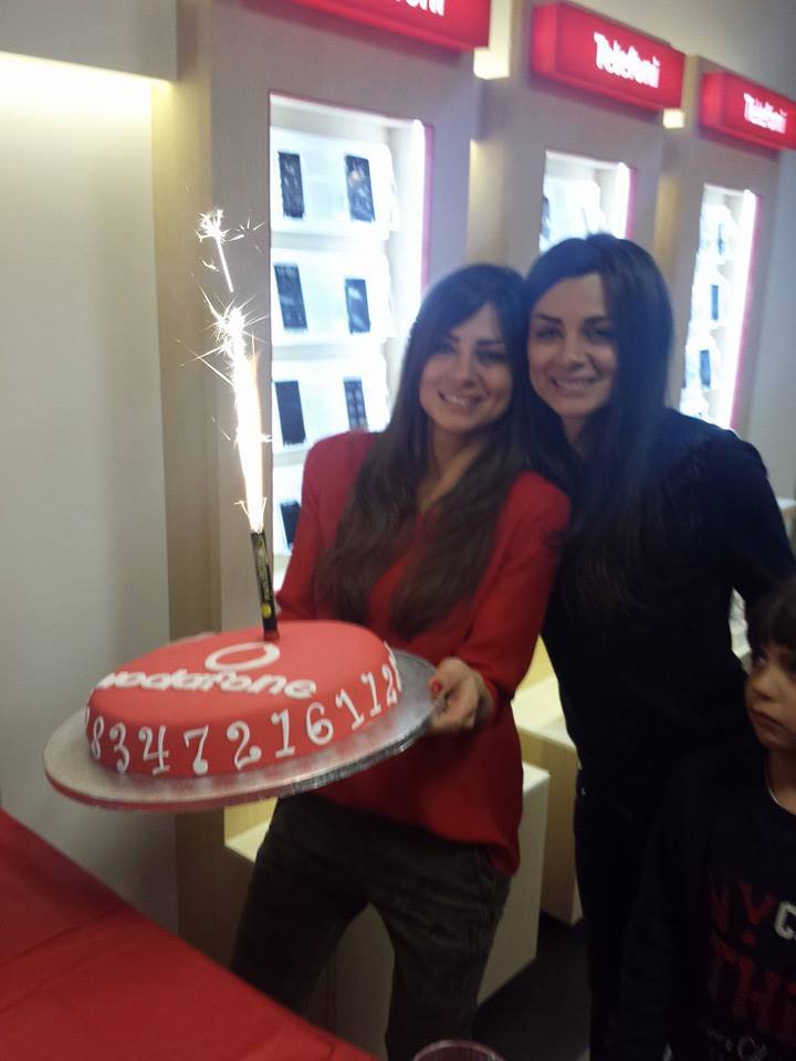 Diego Daddi e Pago con Elga, Serena e Gianfranco Enardu nel loro negozio: foto preview