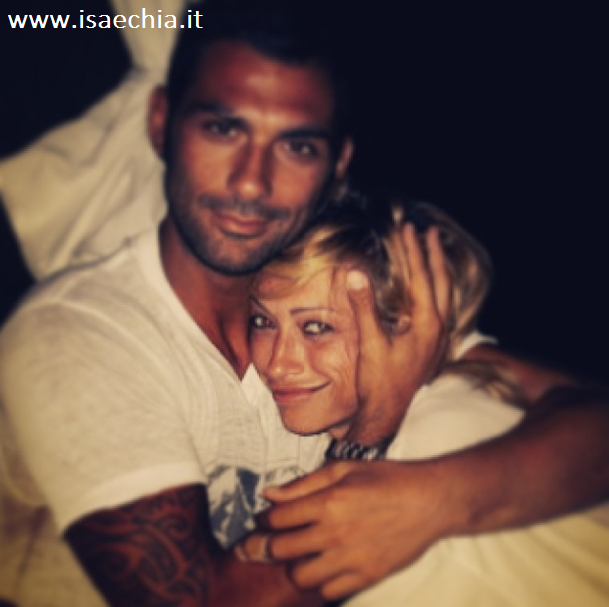 Irene Capuano: su Instagram la dedica al fidanzato Francesco Arca article-post