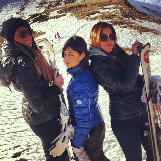 Teresanna Pugliese in montagna con le amiche: foto preview