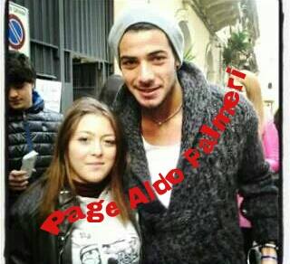 Aldo Palmeri: alle fans che lo incontrano e gli dicono di scegliere Alessia Cammarota risponde… (foto) article-post