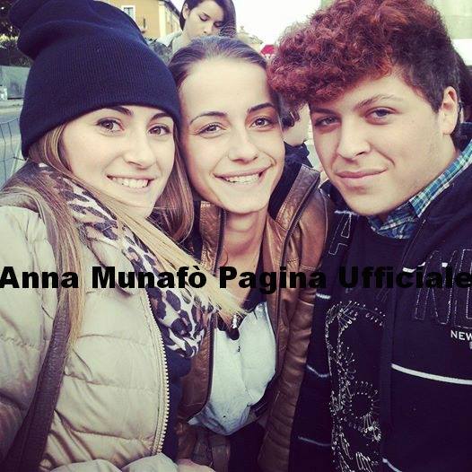 Anna Munafò oggi fuori dagli studi Mediaset: foto e video article-post