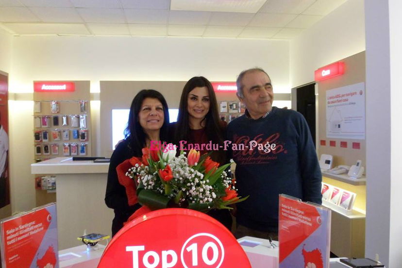 Elga Enardu e Diego Daddi ieri all’inaugurazione del nuovo allestimento del negozio di Elga: le foto preview