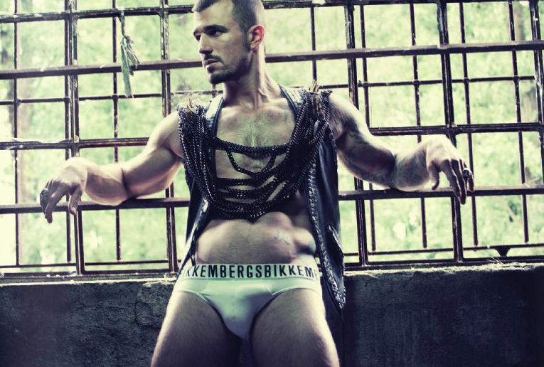 Luca Dorigo supersexy (e mezzo nudo) su Lui Magazine: le foto preview
