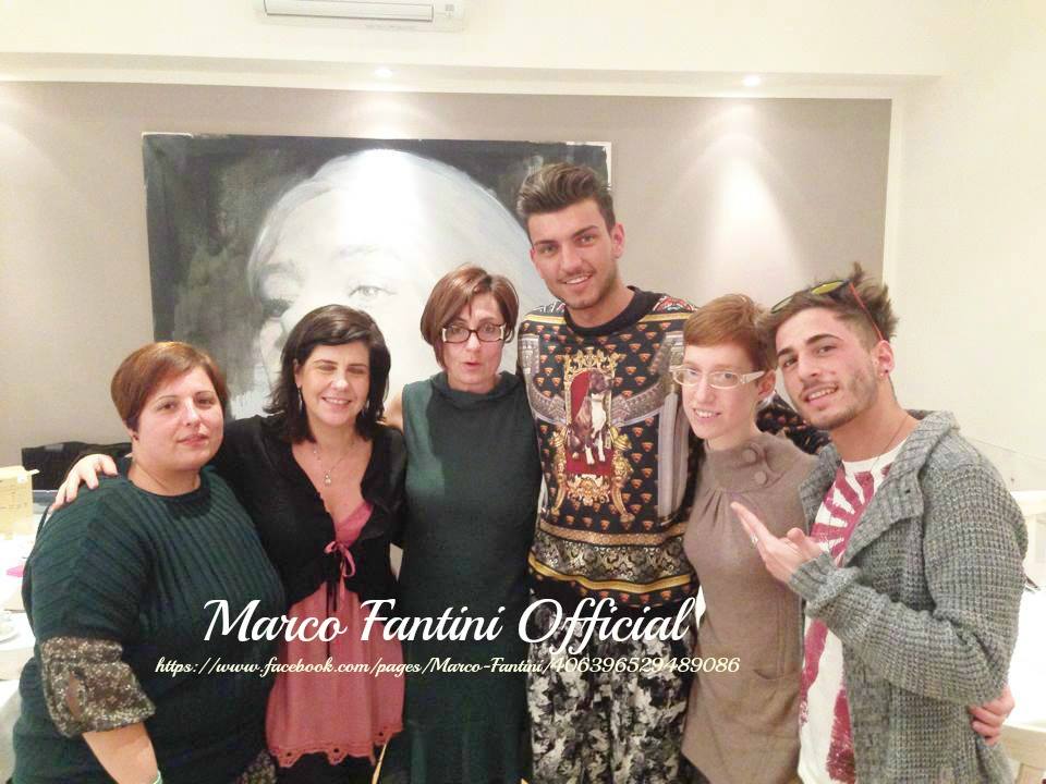 Marco Fantini alle prese con i regali dei fan: foto e video article-post