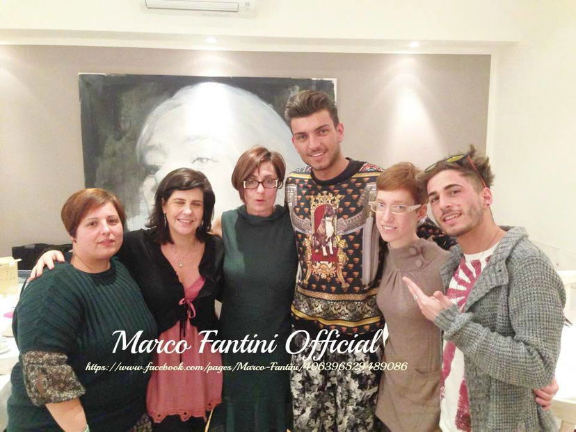 Marco Fantini alle prese con i regali dei fan: foto e video preview