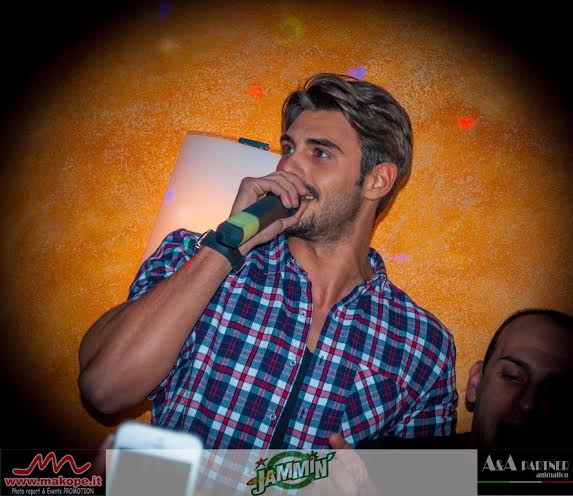 Francesco Monte, due ospitate in discoteca nella stessa sera: inarrestabile il successo dell’ex tronista di ‘Uomini e Donne’ article-post