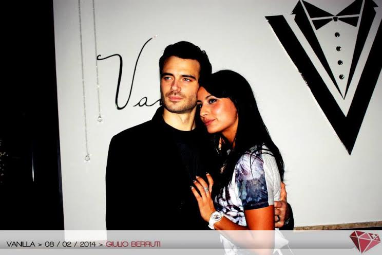 Caterina Pasquale, corteggiatrice di Aldo Palmeri, in discoteca per vedere Giulio Berruti: foto article-post